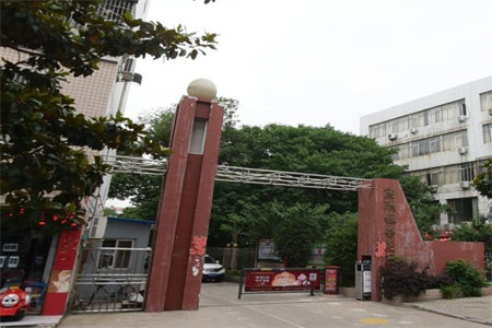 滨江明珠97.85m2精装3室2厅2卫72万出售